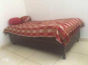 Single bed (dewaan)