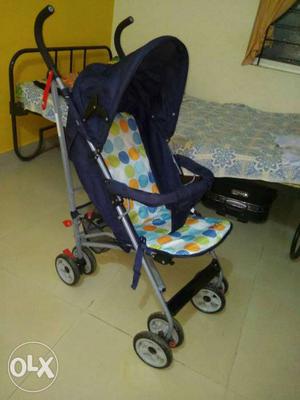 Stroller 6 months old with rear wheel breaks. We