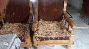 Urgent sell wel condition sofa set with center