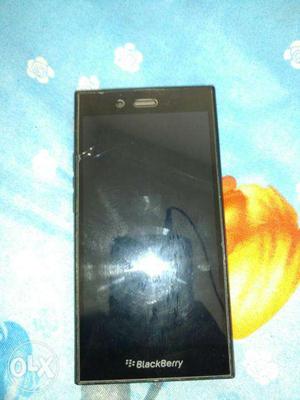 Blackberry z3 and very good condition and 8 gb,