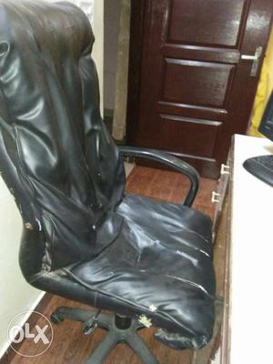 Urgent sell of boss chair and table