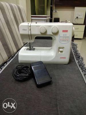 White colour electric silai machine in very good