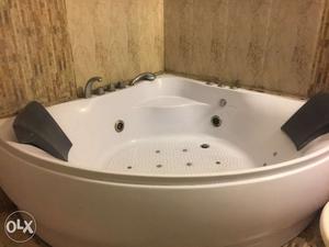 Zakoozi or bath tub with excellent fittings and