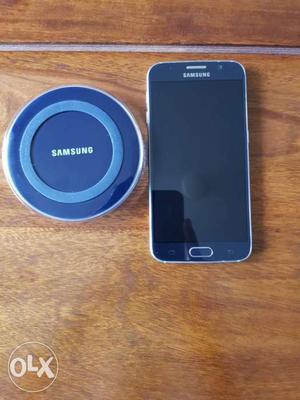 Galaxy S6 in perfect condition. Wireless charger included.