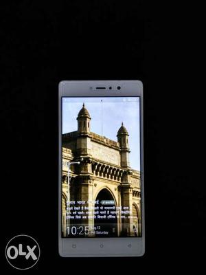 Gionee s6s 8mp front with selfie flash and 32rom 3Gb ram.