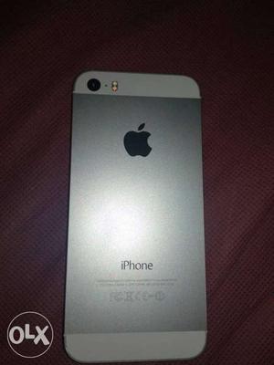 IPhone 5s silver colour in new condition with all