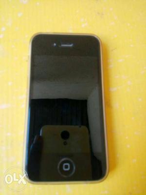 Iphone 4 32gb black handset best in condition