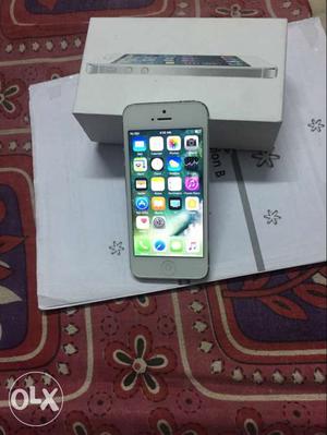 Iphone5 32gb. Good condition and all accessories