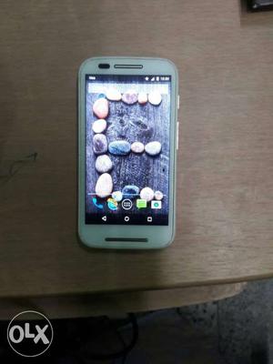 Moto E mobile with six different back cover with