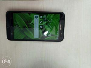 Asus Zenphone 2, 2GB Ram,13MP camera dual flash.
