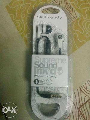 Brand new SkullCandy ear phones.