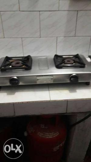 Gas stove in running condition for sale urgently.