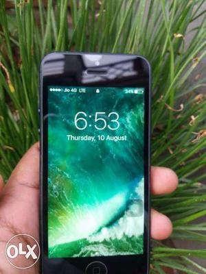 Iphone 5 16gb black in New condition with orignal charger