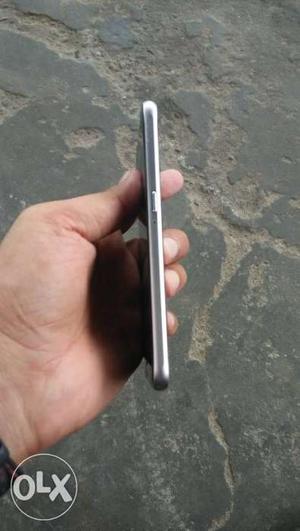 Samsung s6.. 1.4 yr old.. nic condition.. contct