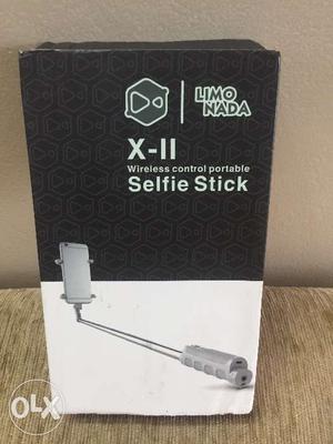 This selfie stick is fully wireless operated