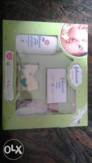 Baby's Johnson's Gift Set