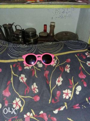 Girls stylish googles in pink color