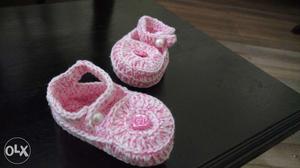 Hand made woollen shoes for babies between