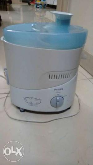 Philips juicer in good condition.