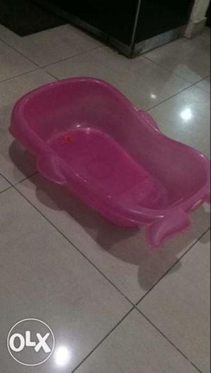 Pink bath tub for kids
