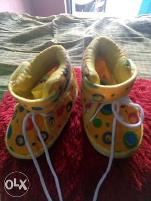 Toddler's Yellow And Green Velcro Shoes