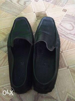Black office shoes pair