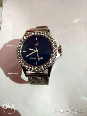 Brand new watch in cheap price..