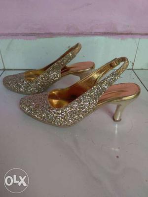 I want to sell my unused sandal which is very