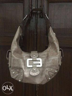 International branded ladies purse,,Guess"..