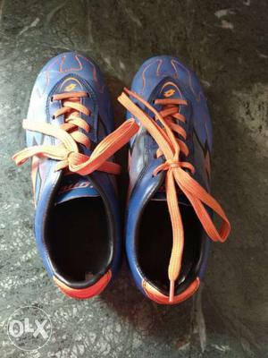 Lotto punto flex football shoes size 5 sparingly used.