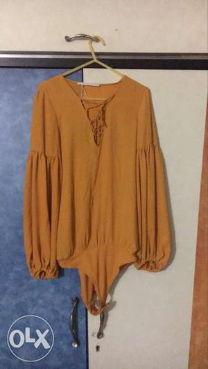 Ochre Color long -sleeved leotard Blouse