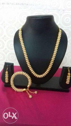Pearl necklace with earings & bracelet