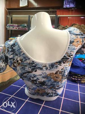 Women's Blue, Brown, And White Floral Scoop-neck Crop Top