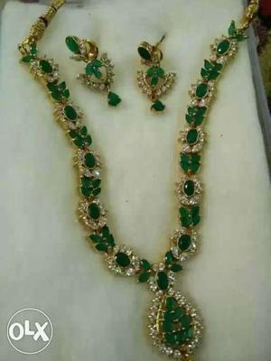 Women's Gold And Emerald Collar Necklace