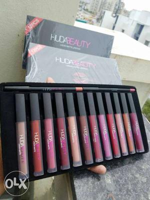 12 pieces huda mat lipstick with two lips liner