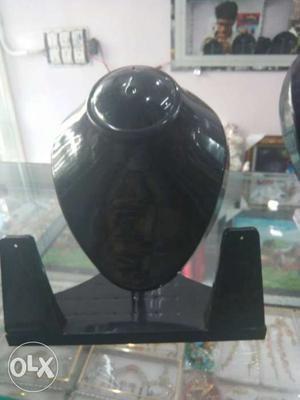 A jewellery dummy of 21 cm black in colour