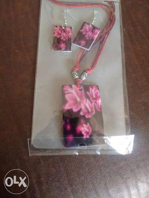 Black And Pink Floral Pendnat Necklace
