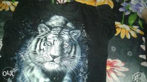 Black And White Tiger Print Crew Neck Shirt. (M. Size)
