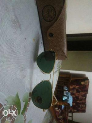 Brand new rayban aviator gold frame only one is