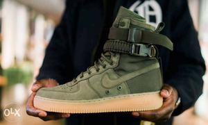Green Nike Air Force 1 Mid
