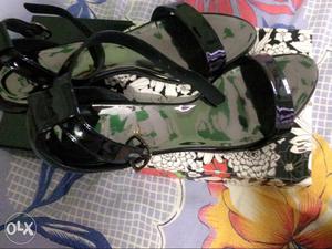 Inch5 sandals in good condition genuine buyers