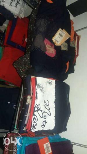 Jeans and t-shirt for sale... urgent... 994 six