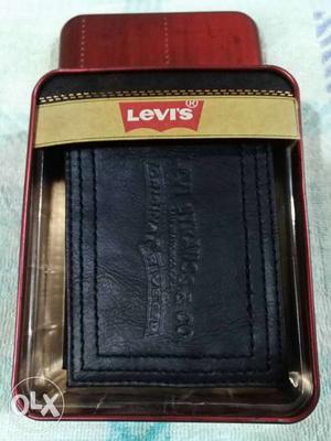 Levi's Wallet. (NEW)