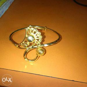 New 2 pis banglles no use new and 1 pis aistha brand new