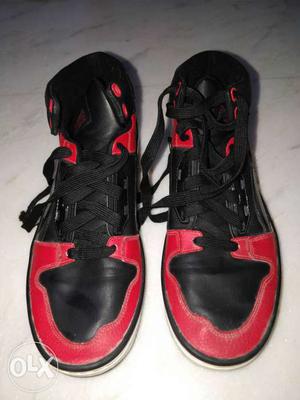 Pair Of Black-and-red PUMA sneaker shoes