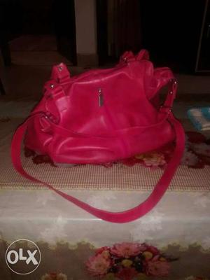Purse in good condition 5 gips new new new