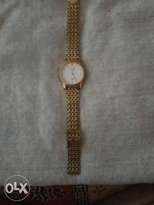 Sonata gold watch in brand new condition