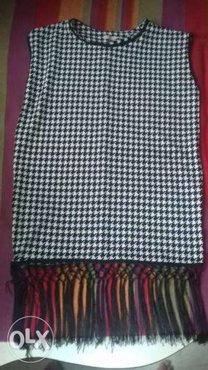 White And Black Houndstooth Sleeveless Top