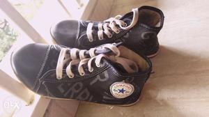 Blue converse shoes. Size 5