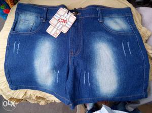 Ladies jeans shorts.. Size:  Urgent